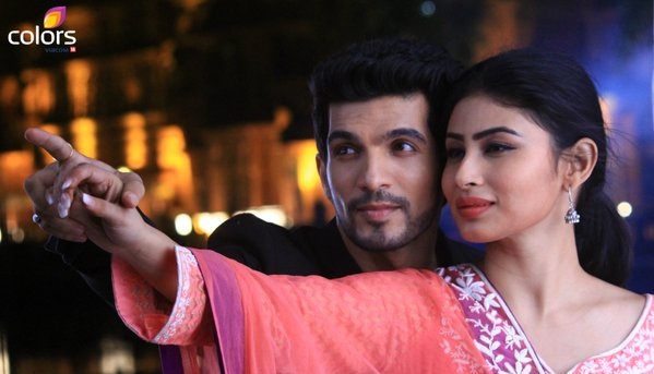 Arjun Bijlani And Mouni Roy In Naagin
