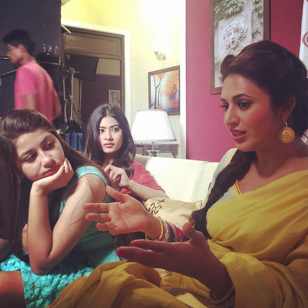 Divyanka Tripathi With Co-Stars Of Ye Hai Mohabbatein